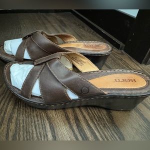 Cute leather Born sandals.